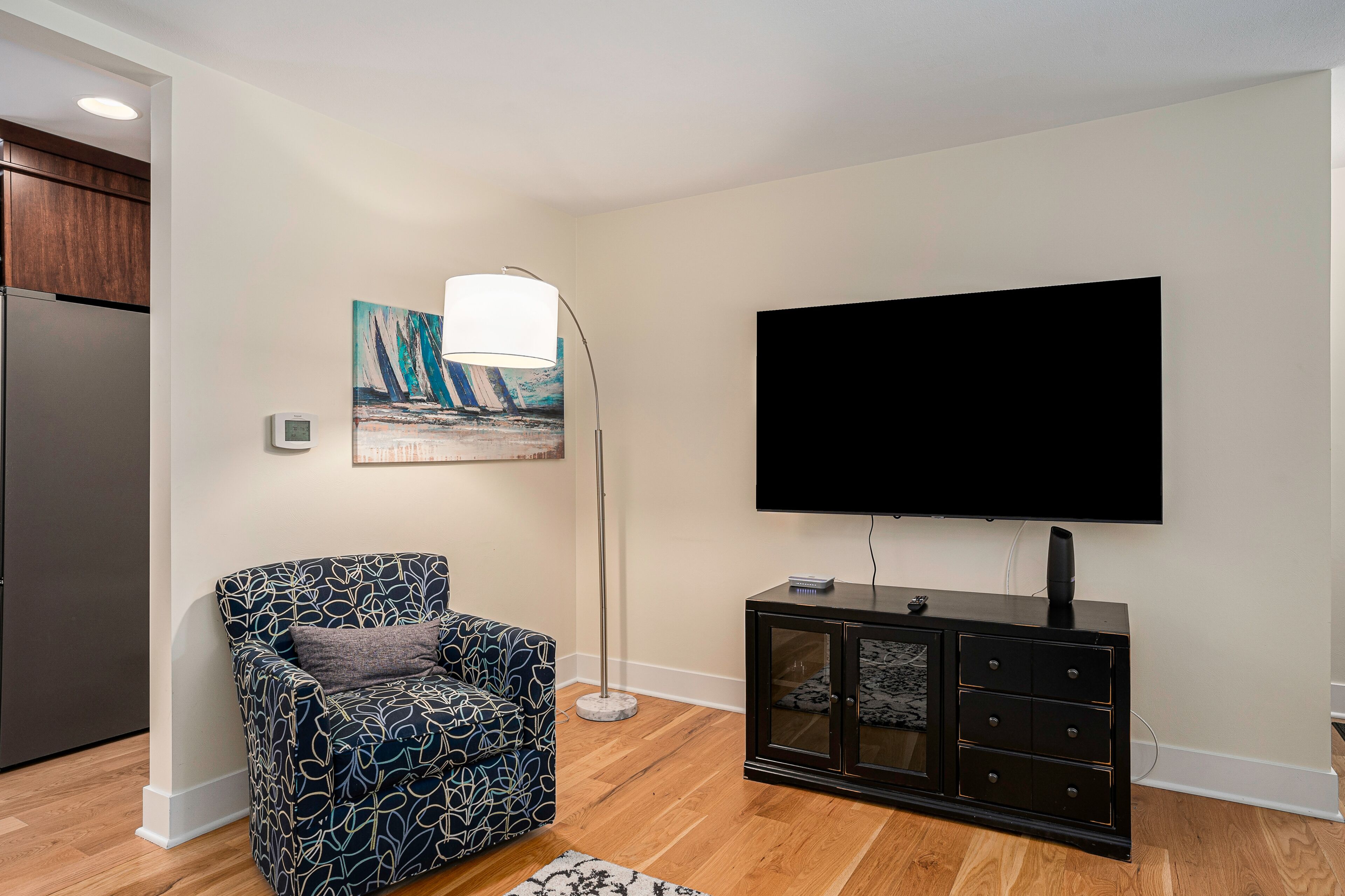 Spacious house with private pool, badminton, cornhole, firepit, grill, and WiFi