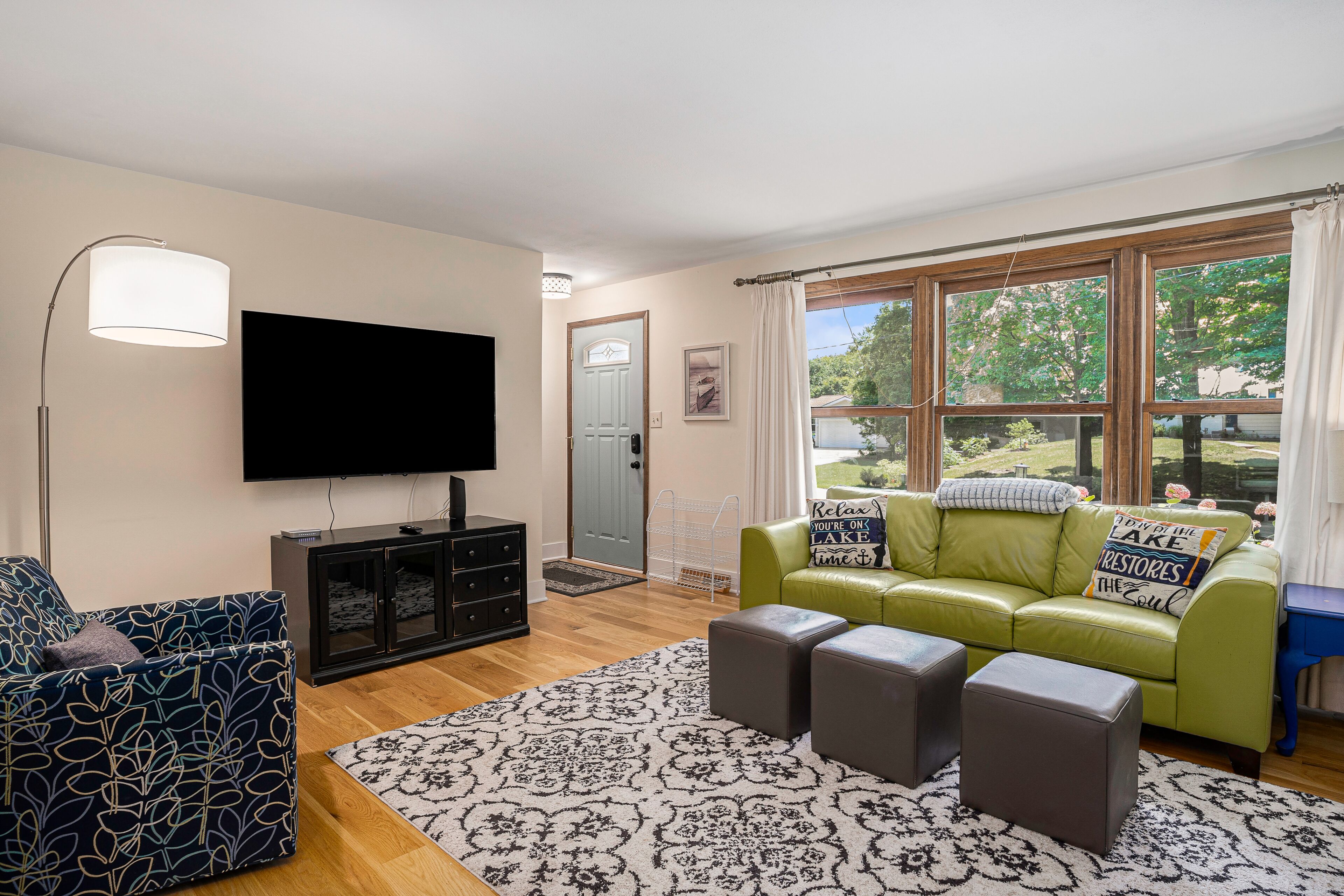 Spacious house with private pool, badminton, cornhole, firepit, grill, and WiFi