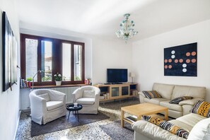 TV - ACQUARELLO, SPACIOUS APARTMENT IN THE HEART OF VENICE (Venise)