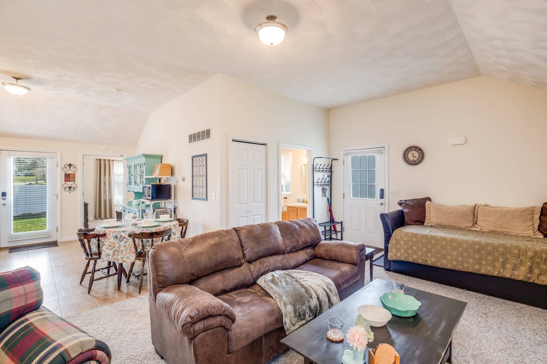 Apartment (Sunnyside Up) | Exterior