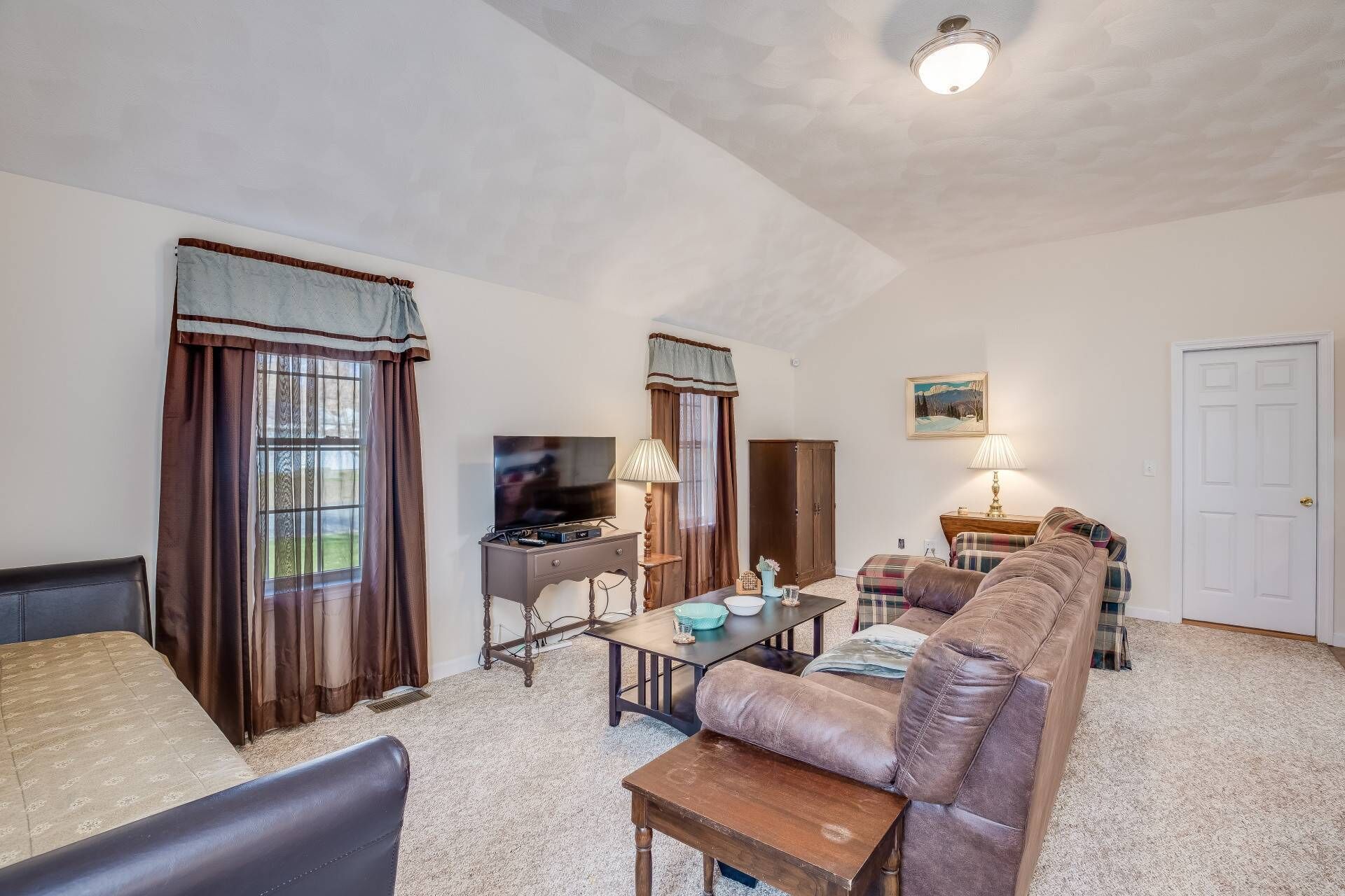 Căn hộ (Sunnyside Up) | Ngoại thất