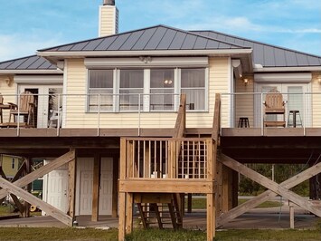 Reel Em Inn  (Bay Facing Side)