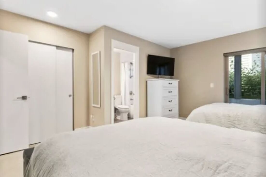 Luxury Alki Beach Townhome w/ Large Private Rooftop & Amazing Views!