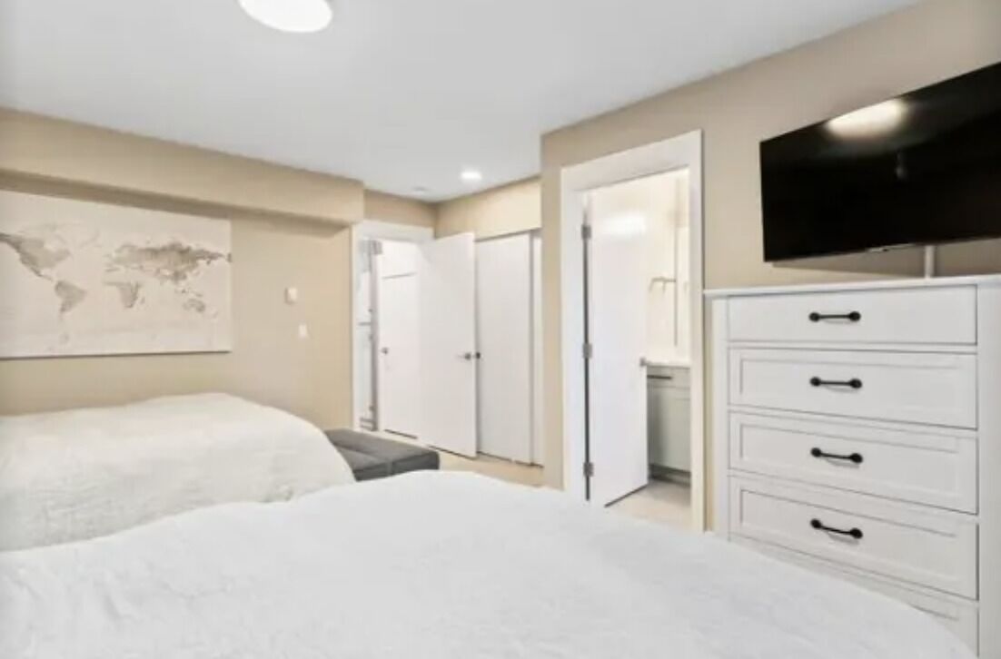 Luxury Alki Beach Townhome w/ Large Private Rooftop & Amazing Views!