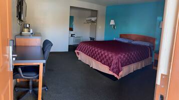 Eenpersoonskamer | Een bureau, gratis wifi, beddengoed