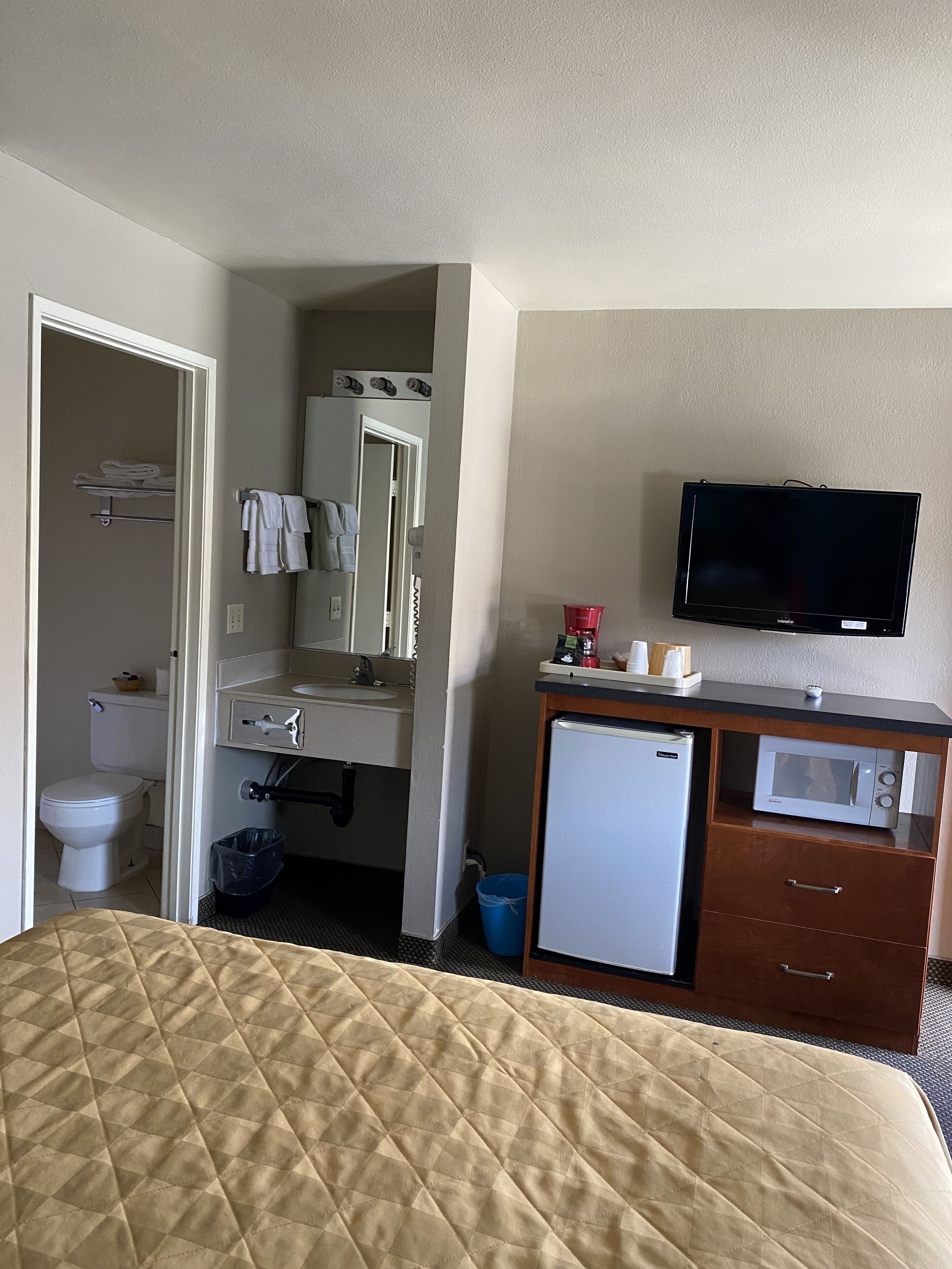 Kahden hengen huone | Työpöytä, ilmainen Wi-Fi, vuodevaatteet