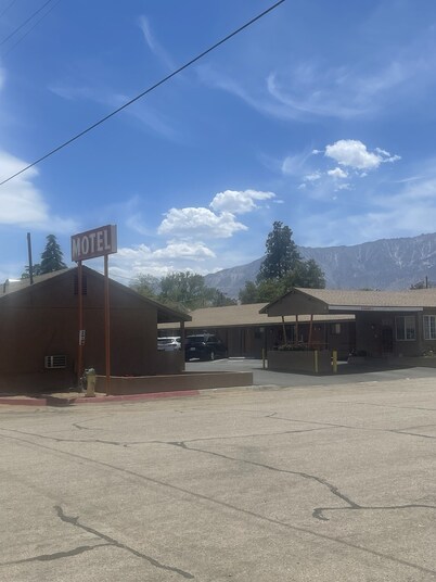 Lone Pine Budget Inn
