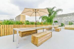 Outdoor dining - Mora Rocks (São Paulo)