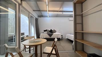 Apartamento básico | 1 quarto, individualmente mobiliados, escrivaninha