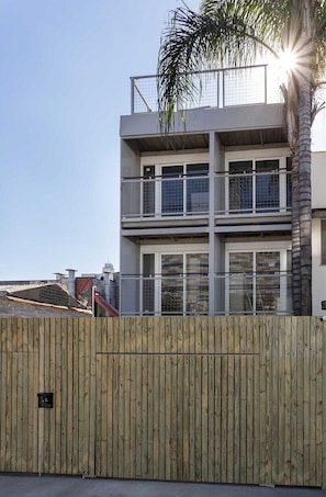 Basic Apartment | Exterior