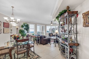 Dining - BeachFront! Pool, Grill, Beach Svc! wifi, kitchen (Miramar Beach)