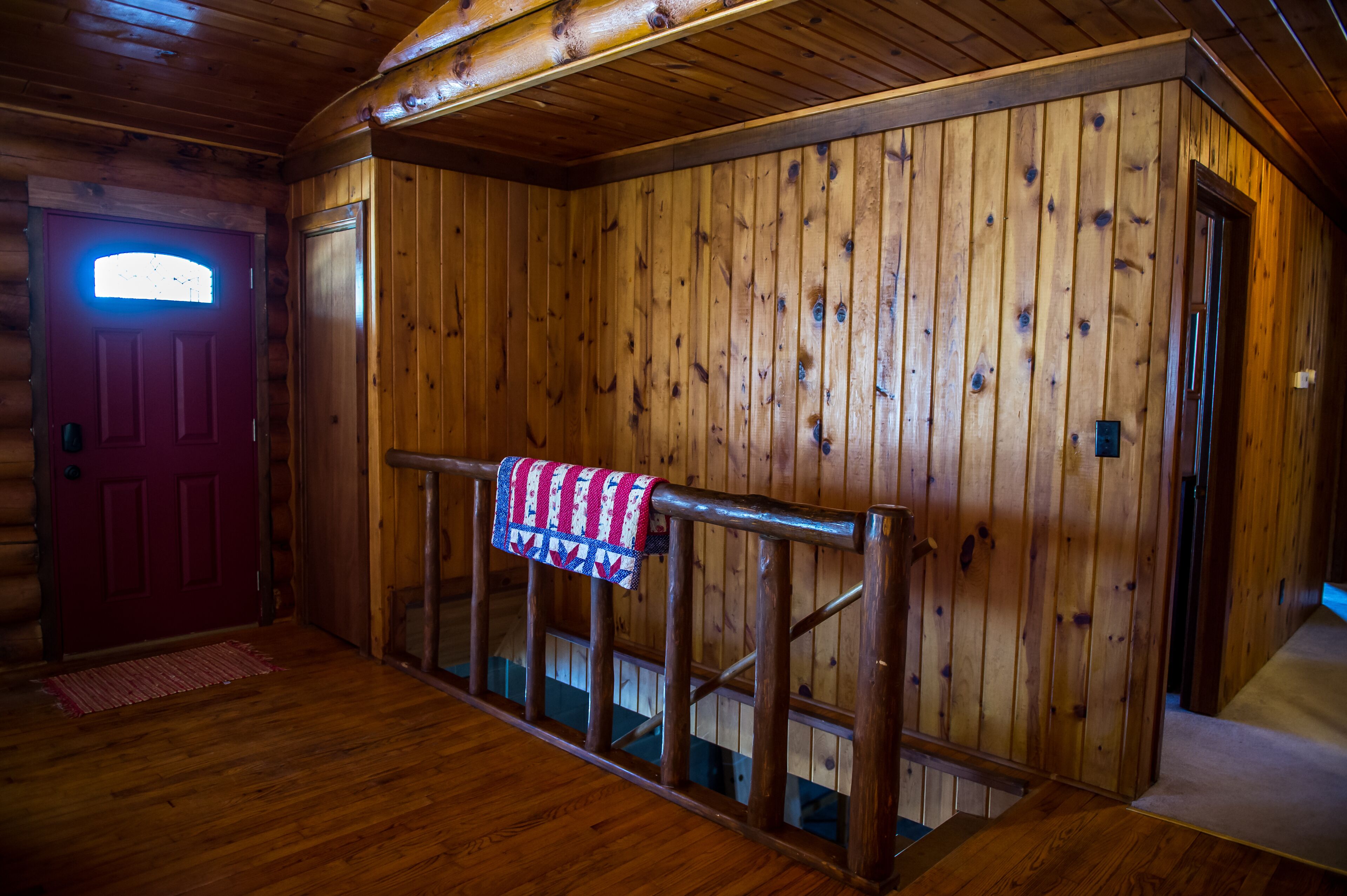 Private lakefront log cabin on 25 acres  - 3 bedrooms