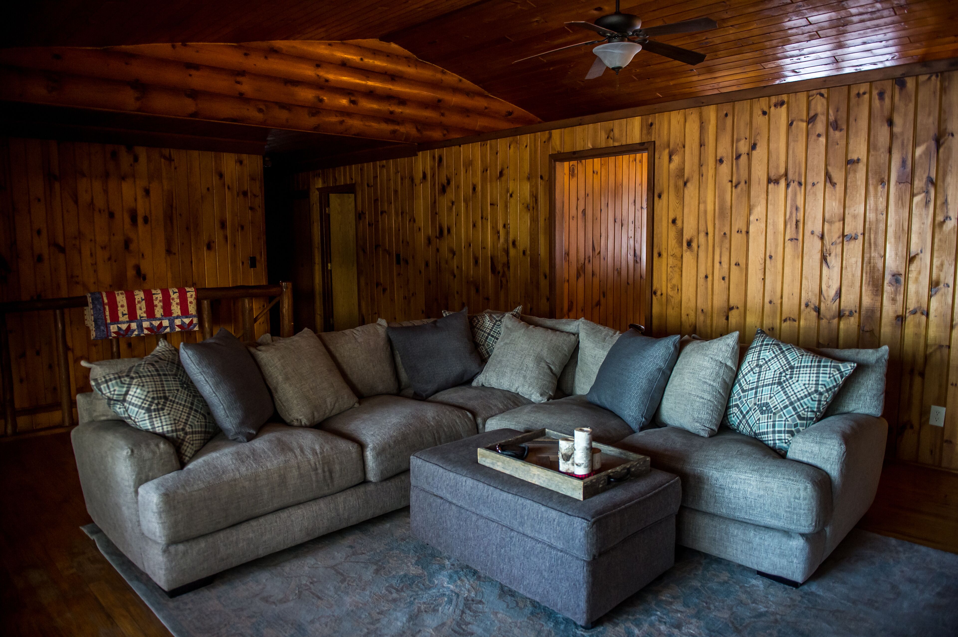 Private lakefront log cabin on 25 acres  - 3 bedrooms