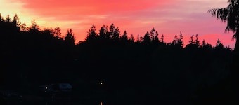Lake Escape: Hot Tub& Sauna, Dock& Kayaks