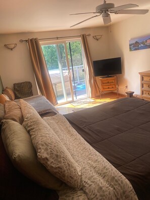 3 bedrooms, desk, iron/ironing board, free WiFi