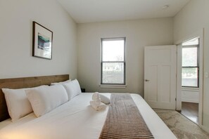 2 bedrooms, desk, iron/ironing board, WiFi