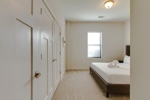 2 bedrooms, desk, iron/ironing board, WiFi