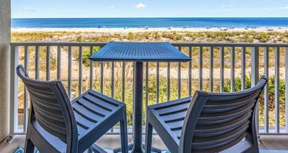 Oceanfront Studio-2 Beds, Balcony, Pool, Sleeps 4
