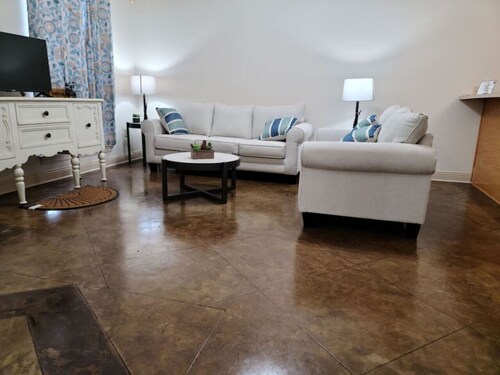 Chateau 3, spacious townhouse in Tickfaw, LA