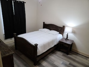 2 makuuhuonetta, silitysrauta/-lauta, vauvan matkasänky, ilmainen Wi-Fi