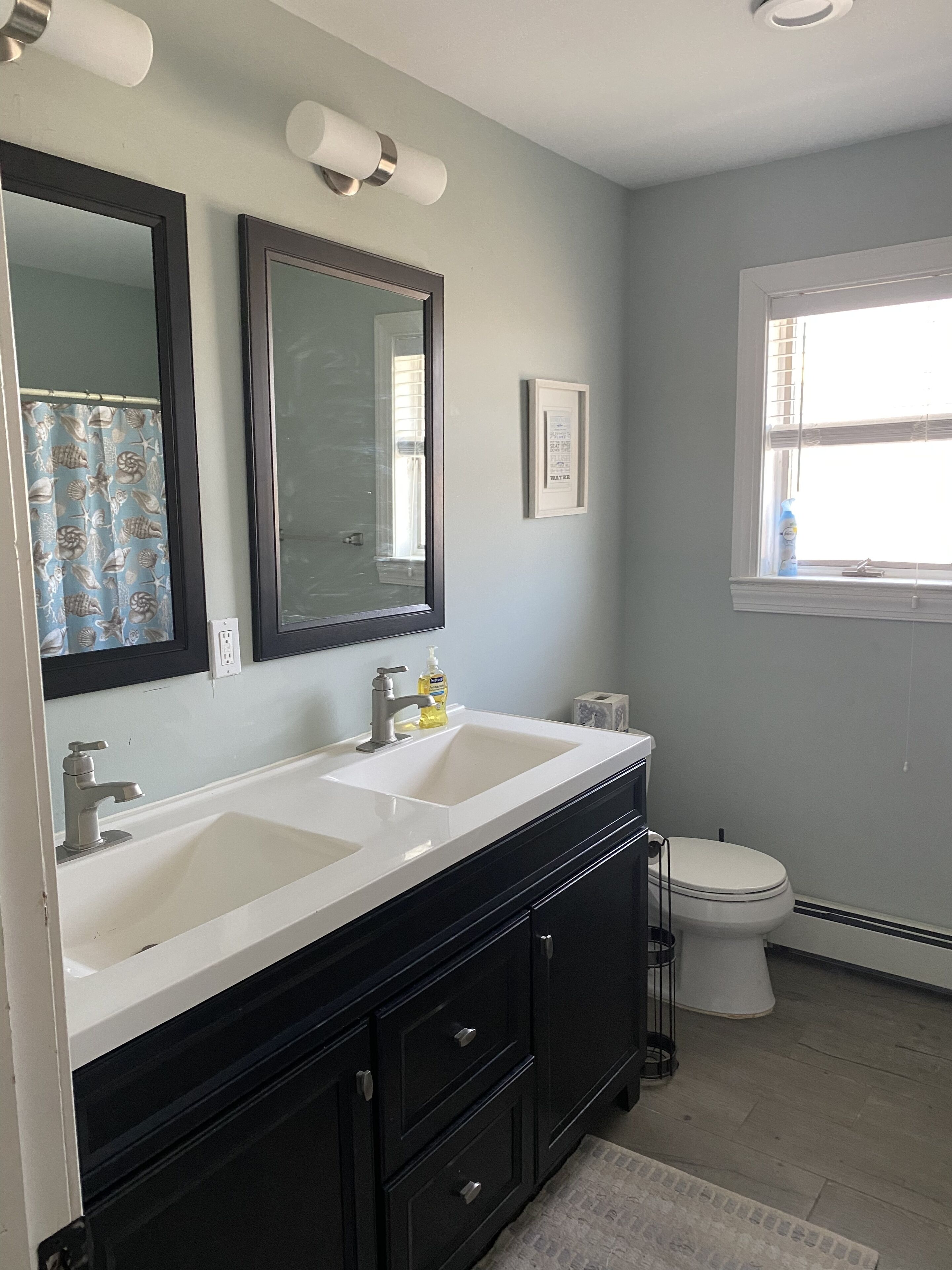 Pet friendly, walk to beach or bay, great restaurants and nightlife!!