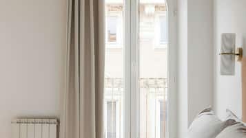Room, 1 Queen Bed | 1 bedroom, individually furnished, laptop workspace