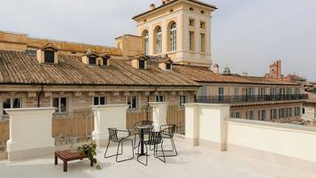 1 bedroom, individually furnished, laptop workspace