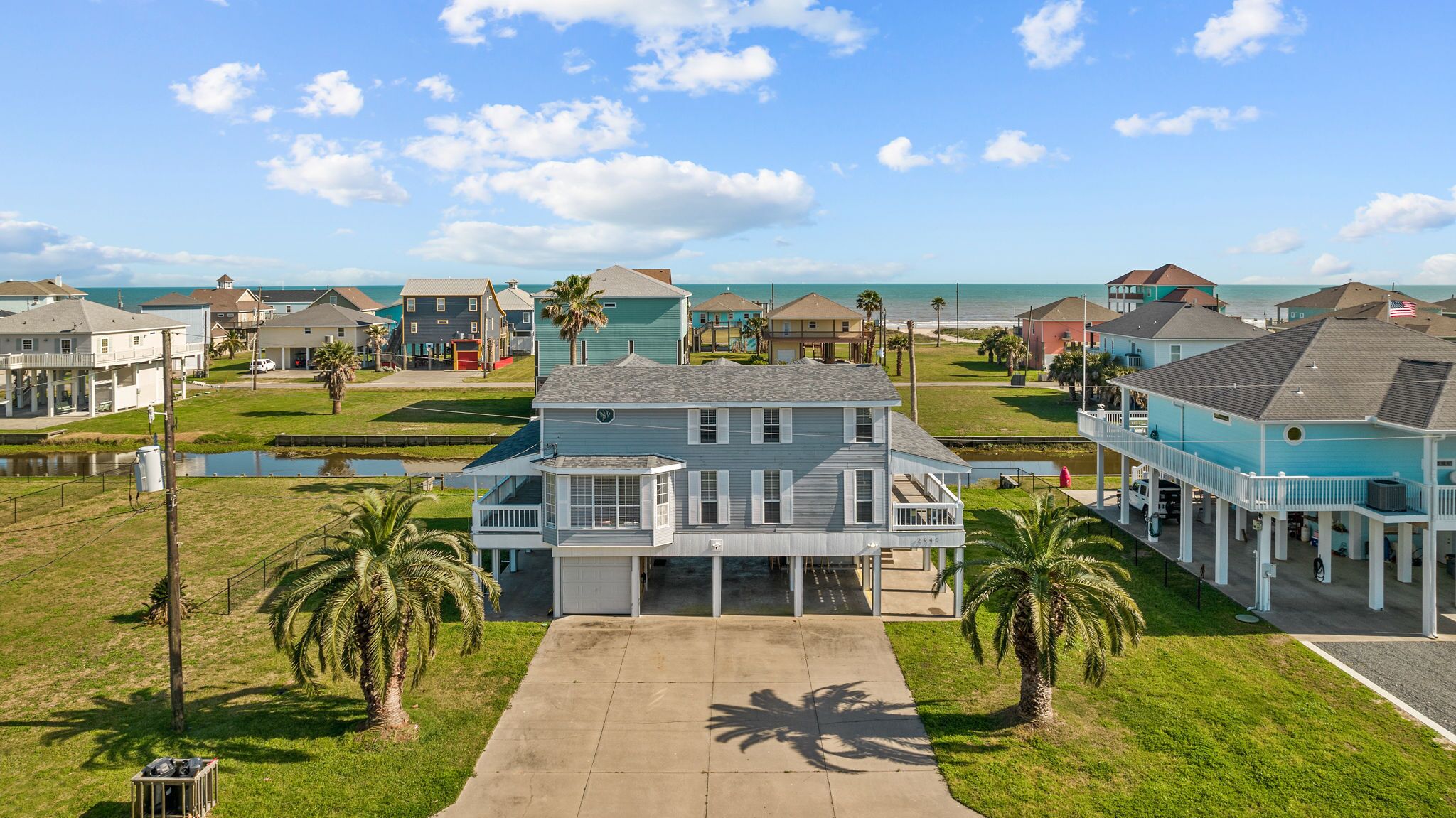 3rd row, great views, sleeps 10, 2 min from beach, bring the fam & dog!