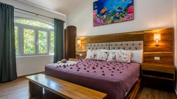 4 chambres, coffres-forts dans les chambres, bureau