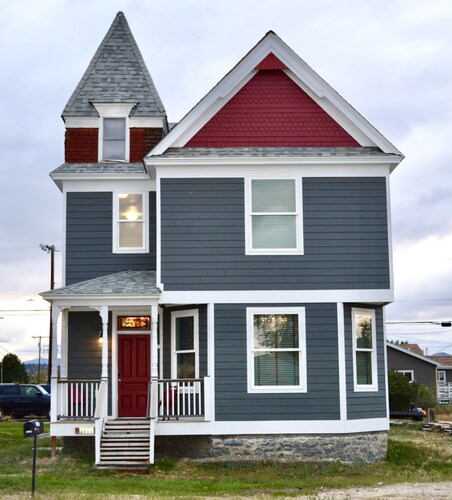 Historic 1886 House locate convienently