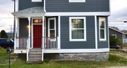 Historic 1886 House locate convienently