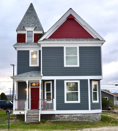 Historic 1886 House locate convienently