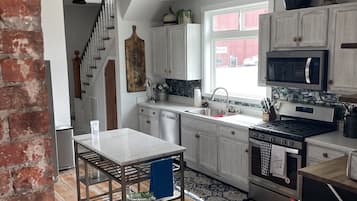 Frigorífic, microones, forn i placa de cuina