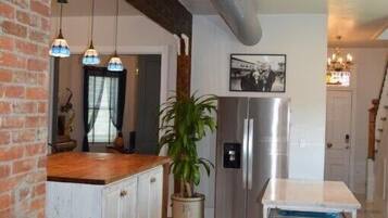 Frigorífic, microones, forn i placa de cuina