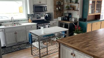 Frigorífic, microones, forn i placa de cuina