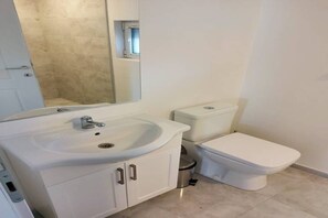 Ensemble douche/baignoire, bidet