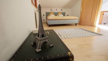 4 Schlafzimmer, Schreibtisch, Bügeleisen/Bügelbrett, Reisekinderbett