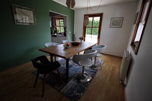 Dining - Alpenchalet Bad Reichenhall, 190 qm, 3 bedrooms, 3 floors, big gardenarea (Bayerisch Gmain)
