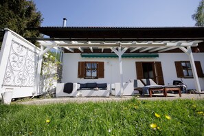 Terrace/patio - Alpenchalet Bad Reichenhall, 190 qm, 3 bedrooms, 3 floors, big gardenarea (Bayerisch Gmain)
