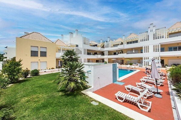 A hotel with a swimming pool, multiple balconies, and outdoor seating areas. - Penthouse apartment in Cabanas Royal Beach with free WIFI & Pool. (Cabanas de Tavira)