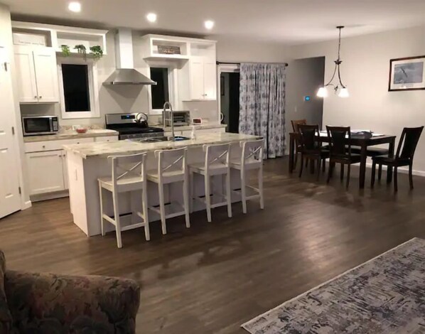 Interior - Brighton Gardens (Brighton)