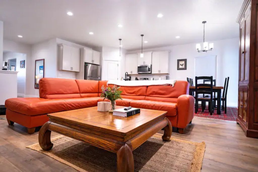 Smart TV, fireplace, stereo