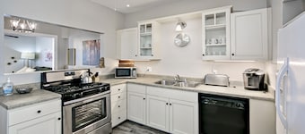 Just over 2 blocks to the Courthouse Square !