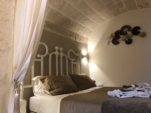 2 bedrooms, desk, free WiFi, bed sheets