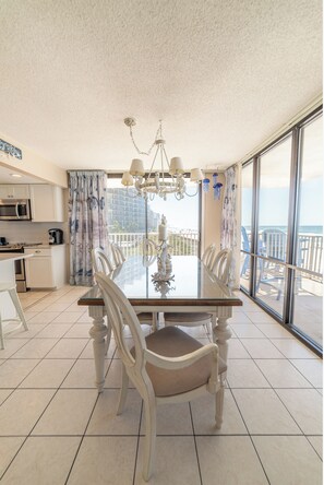 Dining - Wish Upon A Starfish Leeward-Windward 200L-Beachfront-2nd Floor-Starfish Wishes & Salty Kisses! (Panama City Beach)