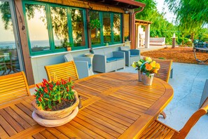 Outdoor dining - Villa Aulena - Holiday home in Sicily (Trappeto)