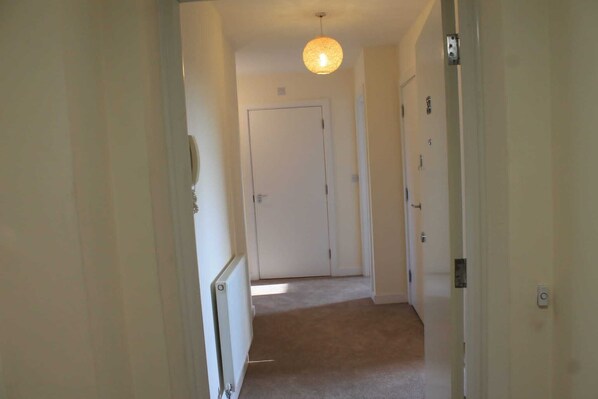 Apartment, Mehrere Betten | 2 Schlafzimmer, Bügeleisen/Bügelbrett, kostenloses WLAN, Bettwäsche