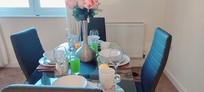 Appartement, Plusieurs lits | Cuisine privée | Réfrigérateur, four à micro-ondes, un four, surface de cuisson
