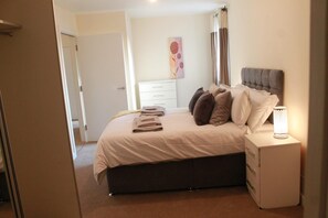 Apartment, Mehrere Betten | 2 Schlafzimmer, Bügeleisen/Bügelbrett, kostenloses WLAN, Bettwäsche