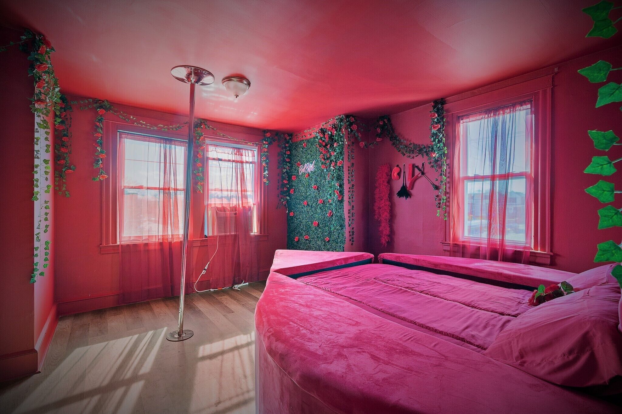TheHottieHouse : Fun Fantasy 2 Bedroom Apt On Blvd